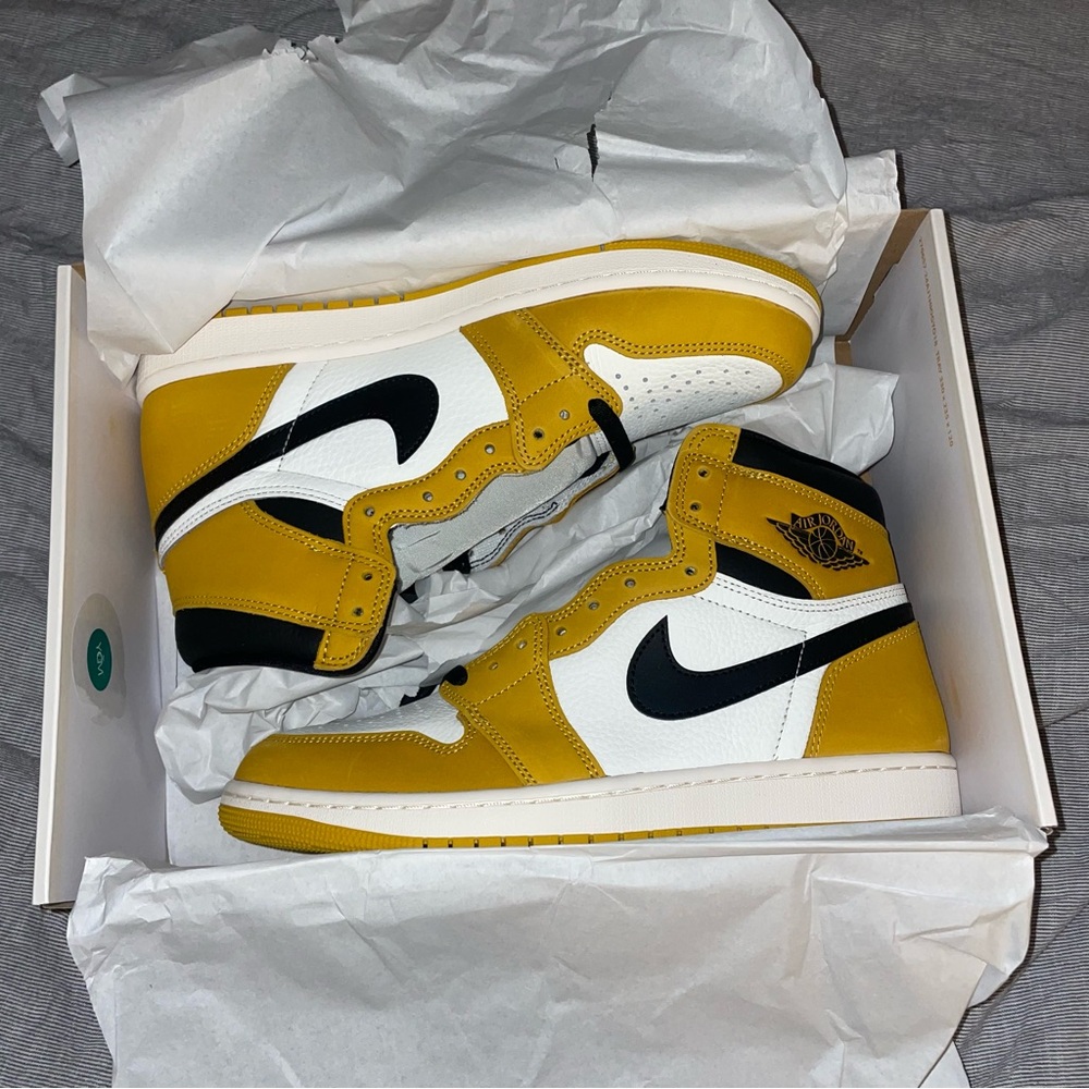 NEW Nike Air Jordan 1 Retro OG High Yellow Ochre Men's